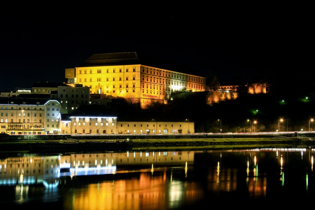 Linz castle at night